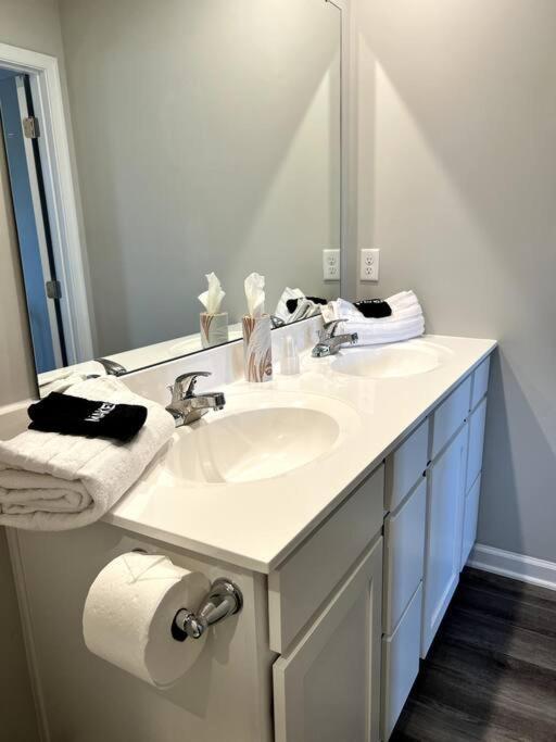 Family Friendly 4Br Home Near Ft Gregg Adams Vsu Petersburg Zewnętrze zdjęcie